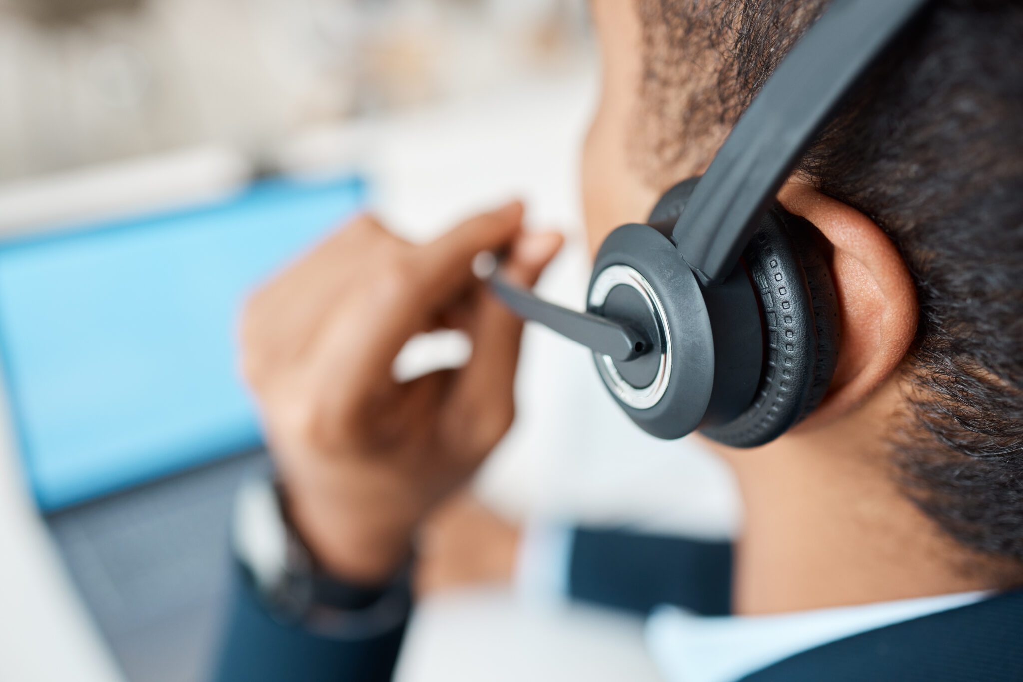 Buying Headsets? How to Choose Between Bluetooth and DECT UpLync